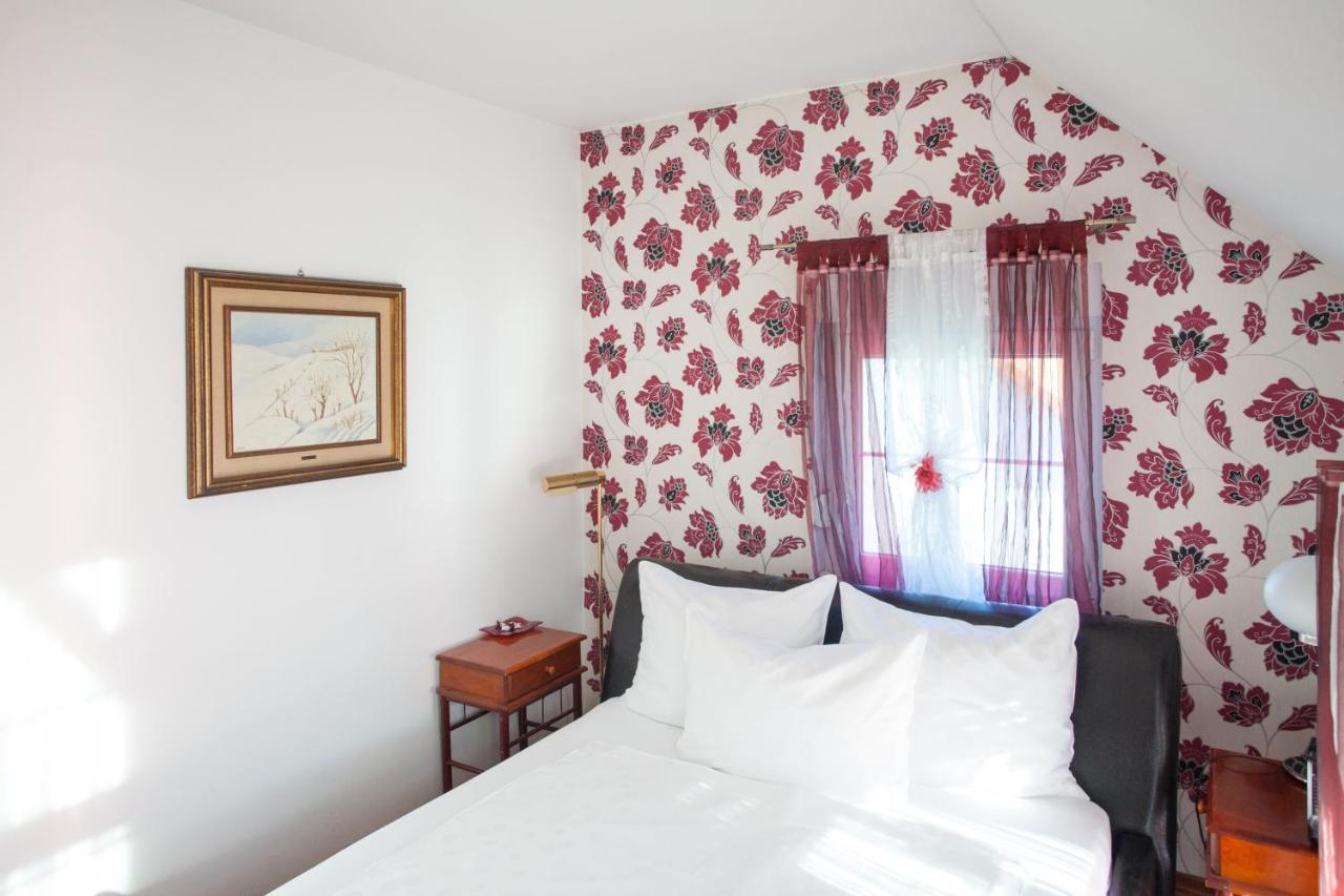 Bed and breakfast Vila Rosa Vukovar Extérieur photo